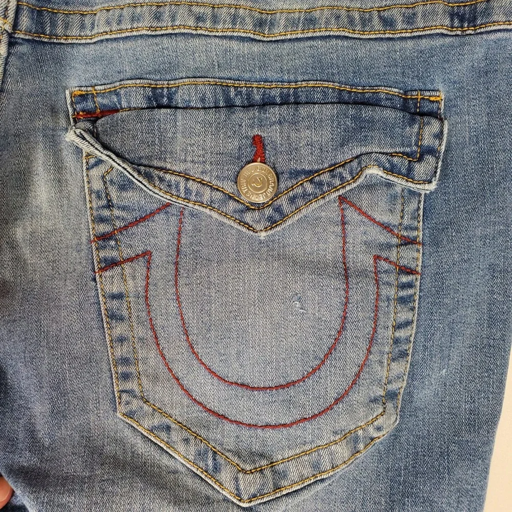 True Religion Ricky Relaxed Straight Jeans Mens 42 Blue Medium Wash Red Stitch